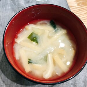 玉ねぎと油揚げの味噌汁